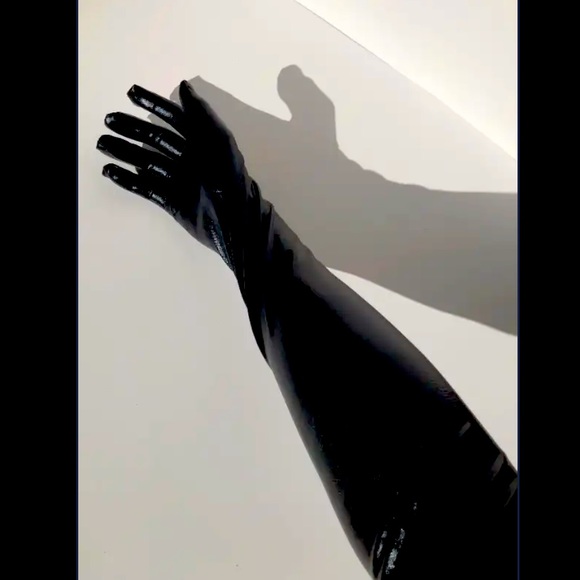 Women's Gloves - Picture 1 of 2